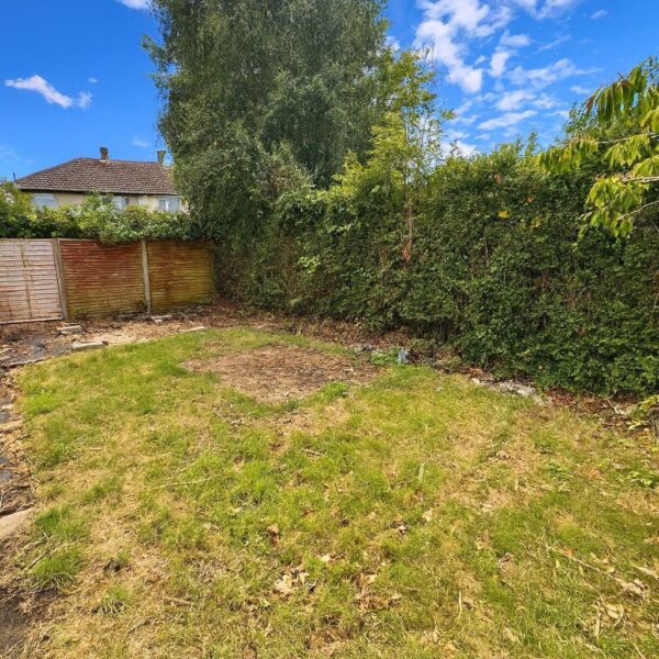 Willow Brook Road, Corby