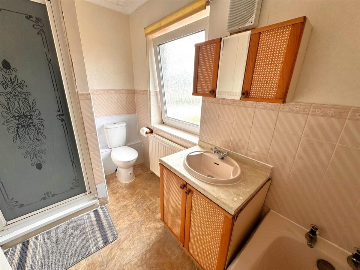 Willow Brook Road, Corby
