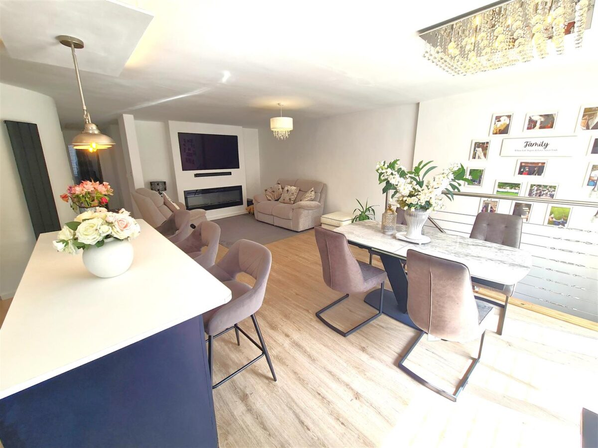 Hillside Crescent, Weldon, Corby