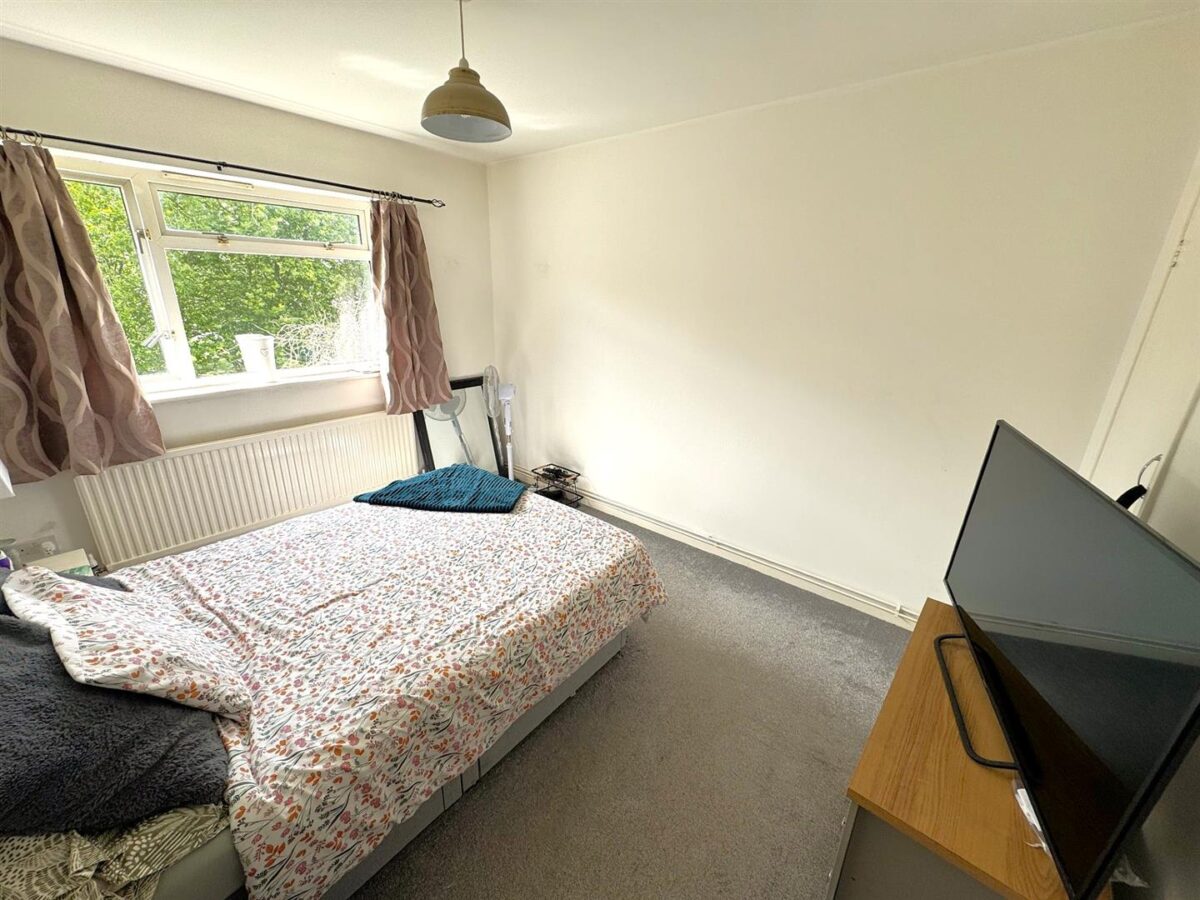 Rowlett Road, Corby