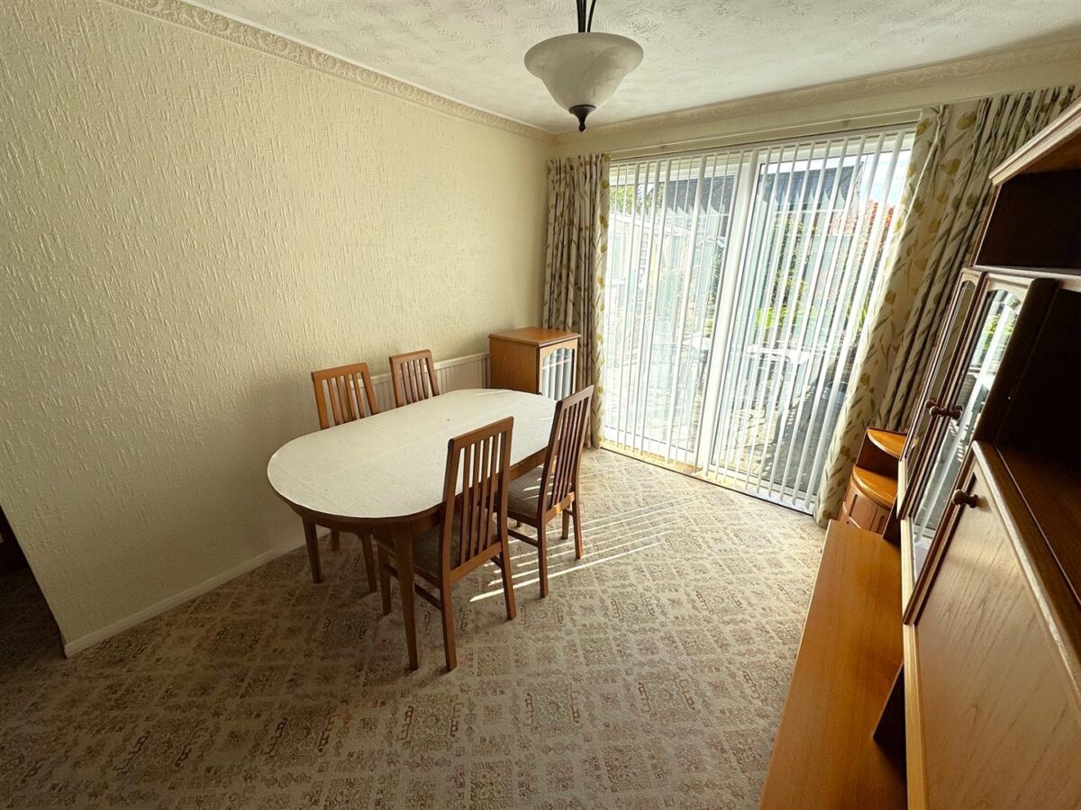 Collingwood Avenue, Corby