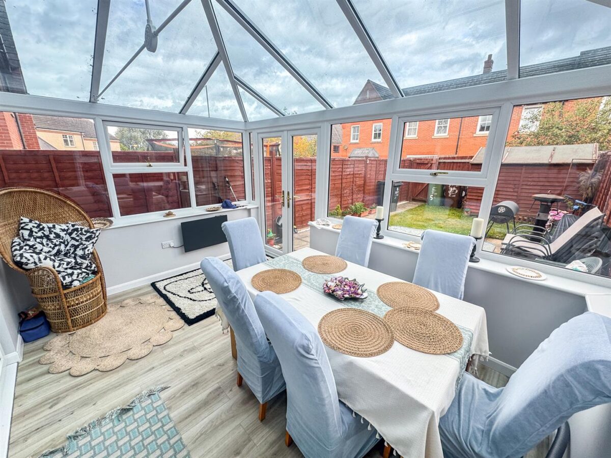 Farnborough Close, Corby
