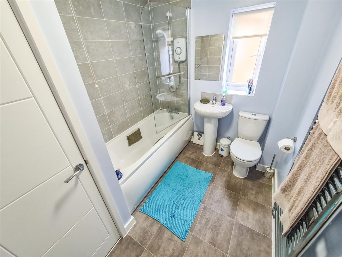 Oak Wood Drive, Corby