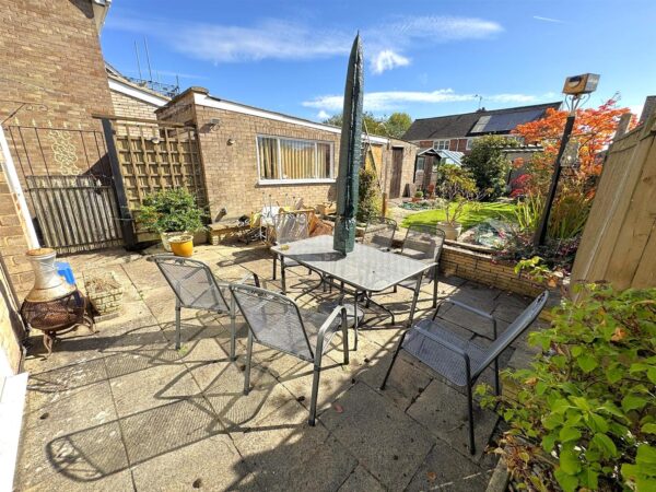 Collingwood Avenue, Corby