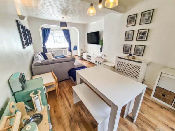 West Glebe Road, Corby