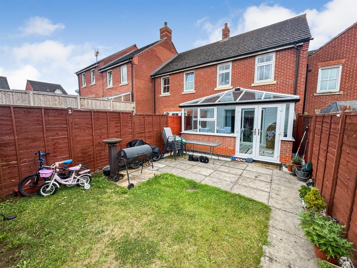 Farnborough Close, Corby