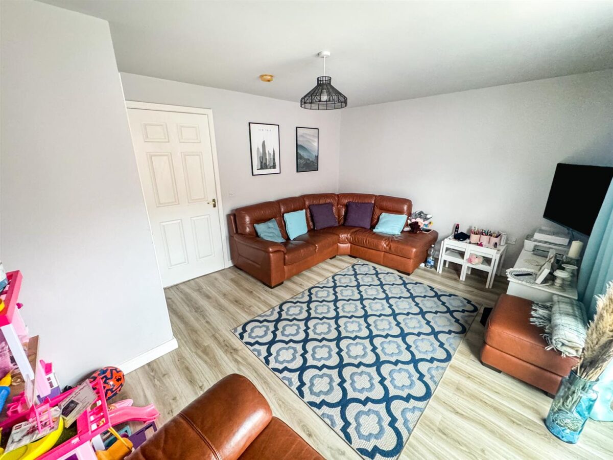 Farnborough Close, Corby