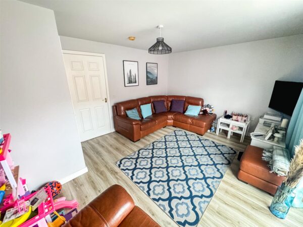 Farnborough Close, Corby