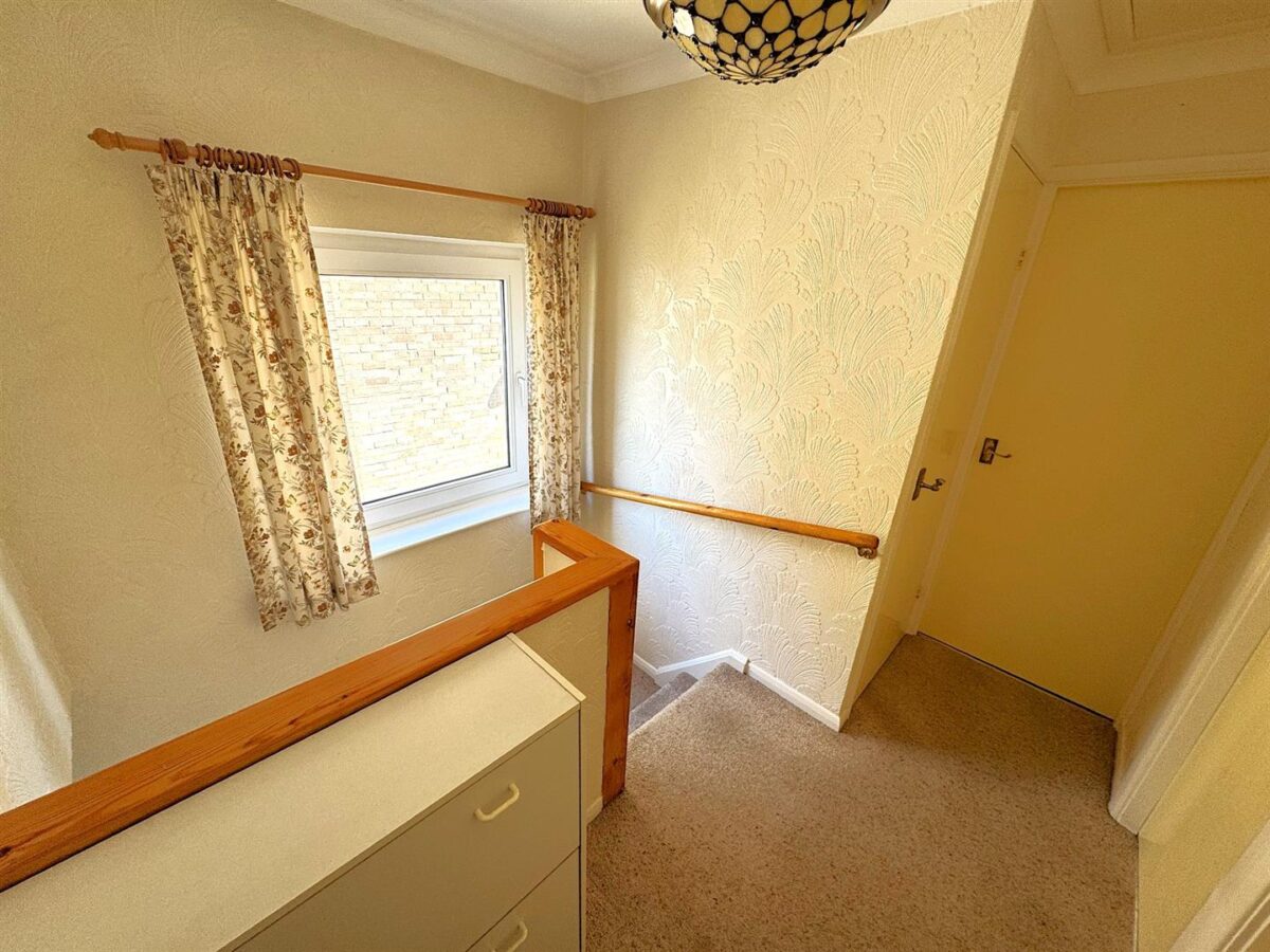 Collingwood Avenue, Corby