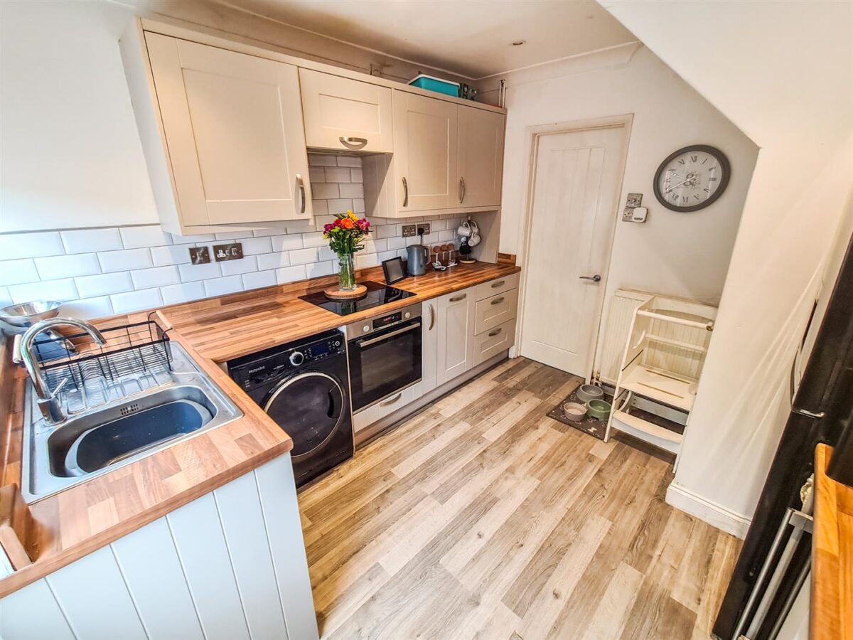 West Glebe Road, Corby