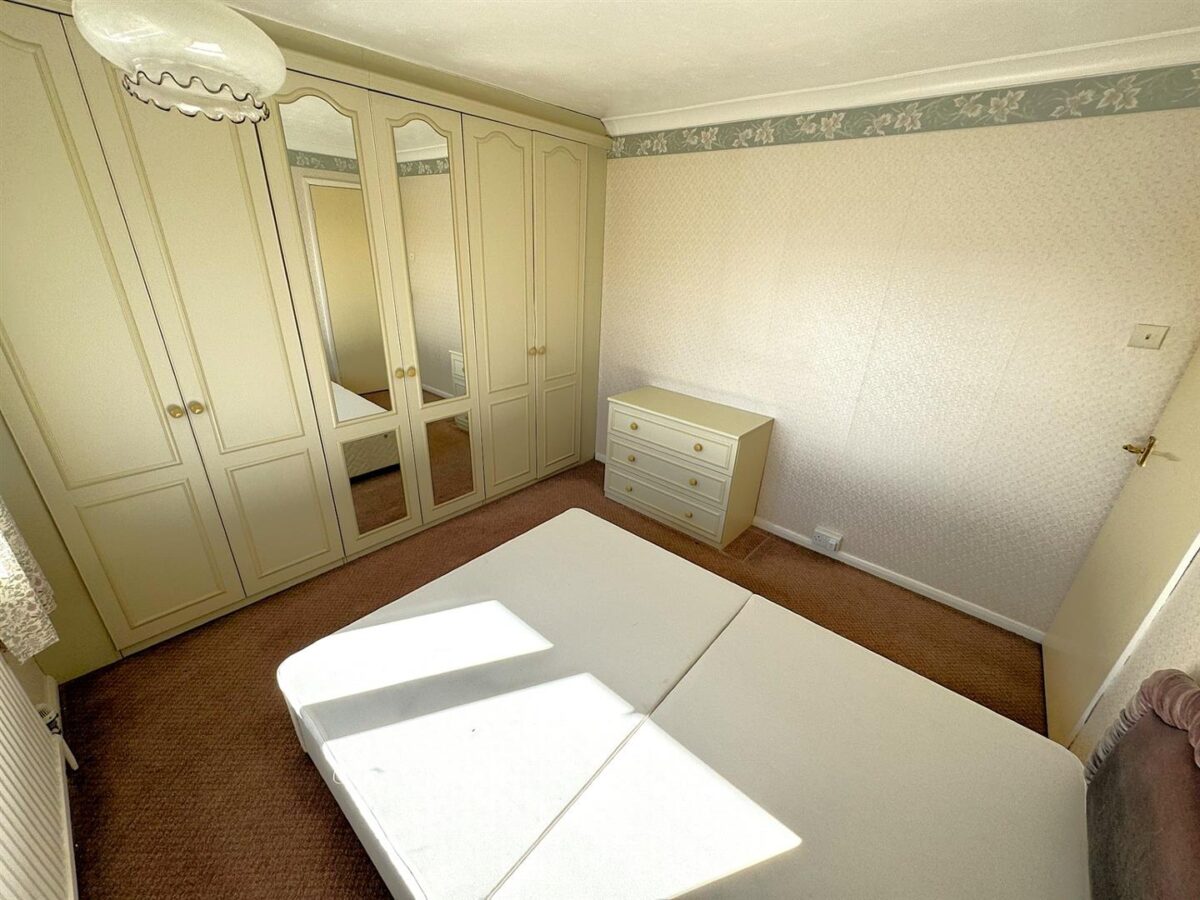 Collingwood Avenue, Corby