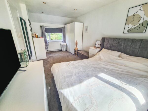 West Glebe Road, Corby