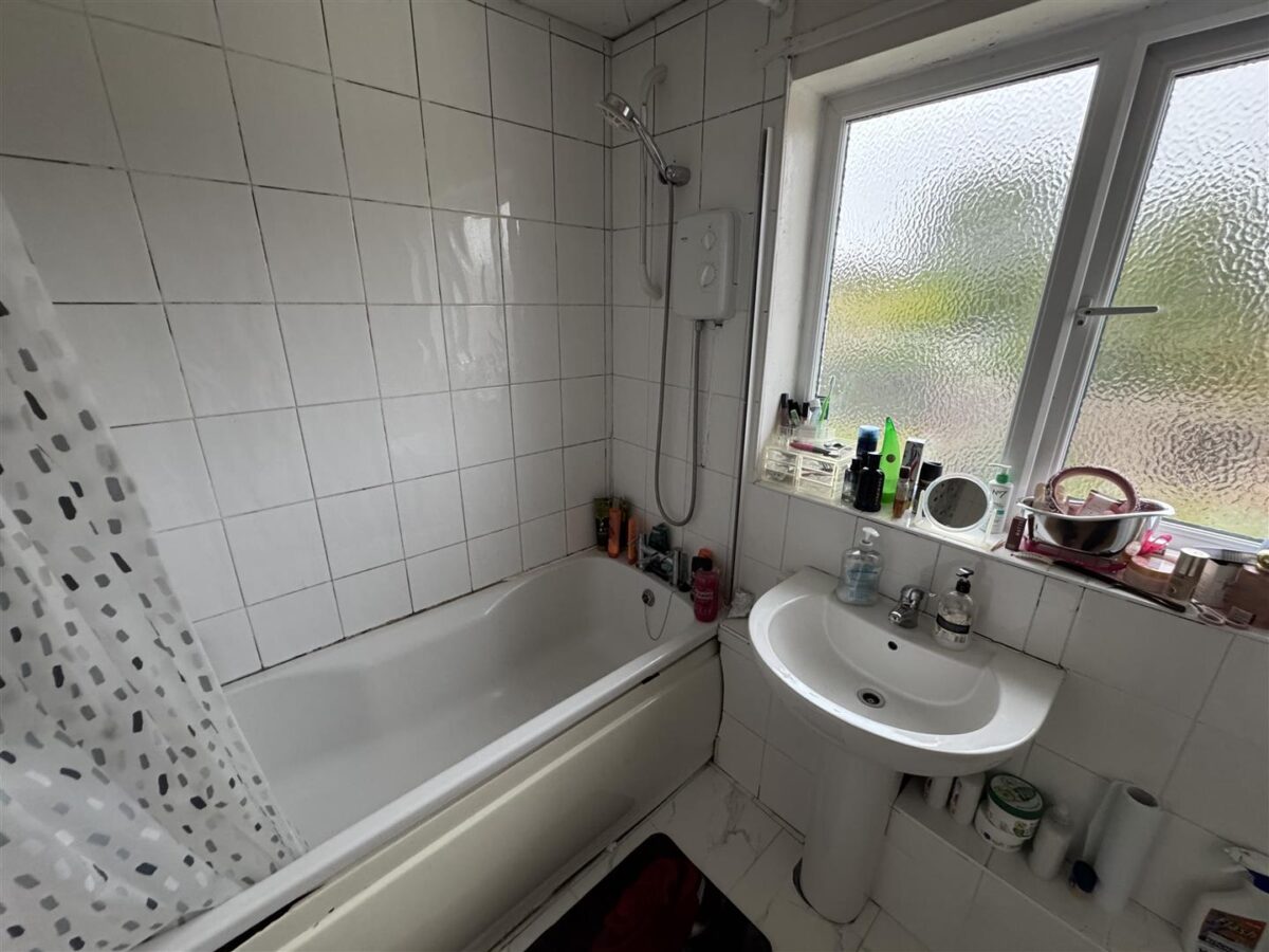 Clovelly Court, Corby
