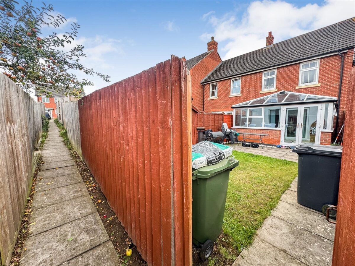 Farnborough Close, Corby