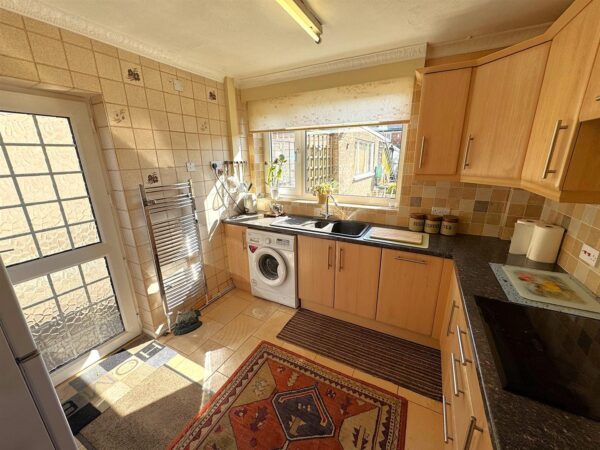 Collingwood Avenue, Corby