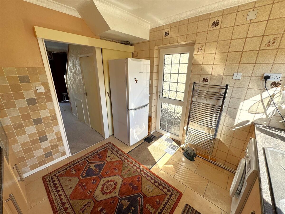 Collingwood Avenue, Corby