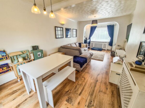 West Glebe Road, Corby