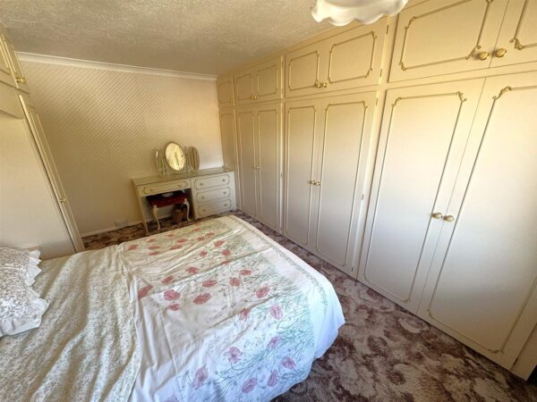 Collingwood Avenue, Corby