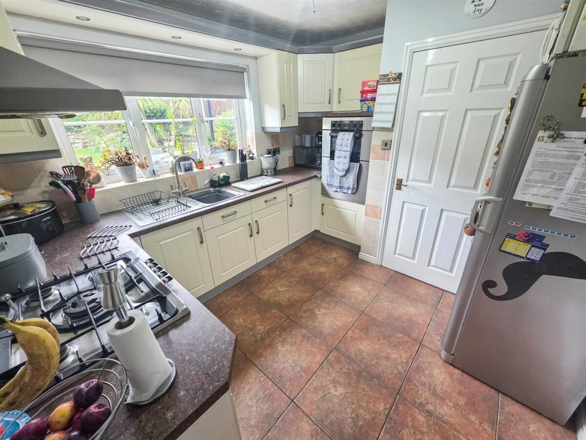 Denne Close, Corby
