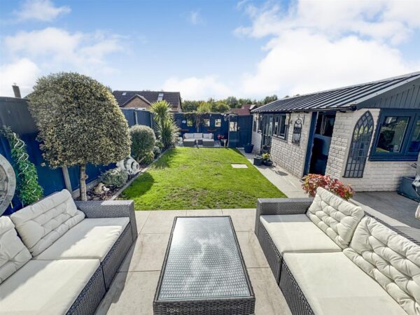 Corby Road, Weldon, Corby