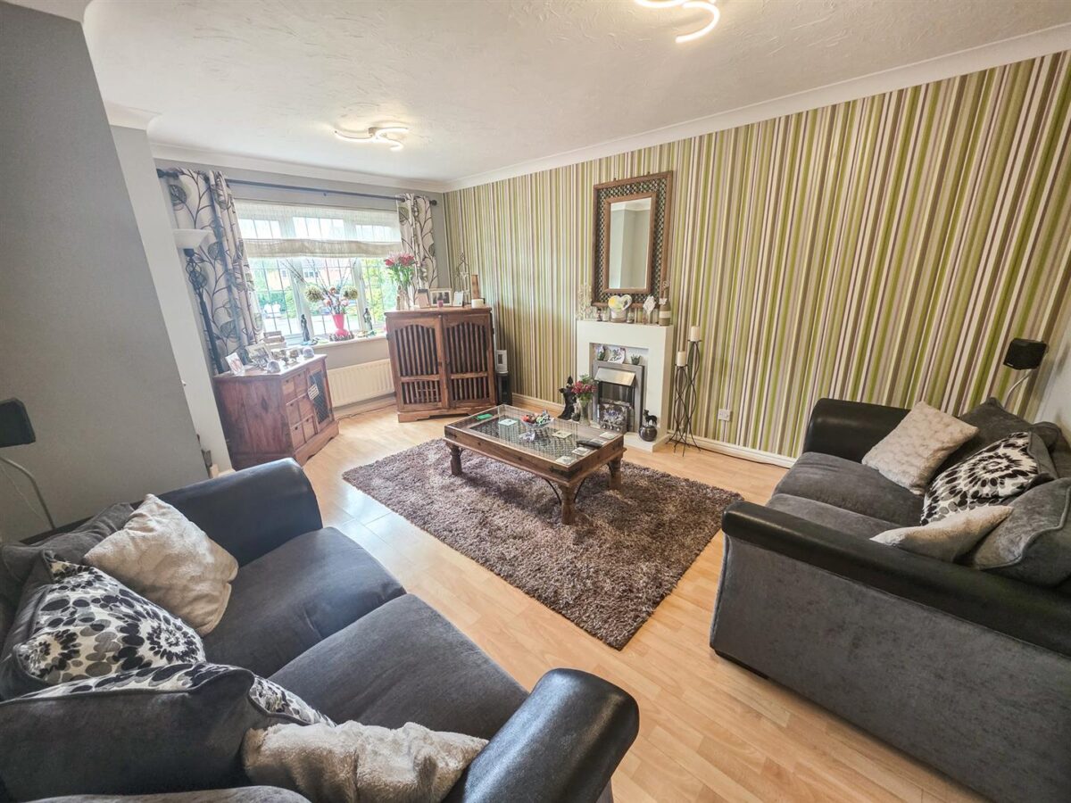 Denne Close, Corby