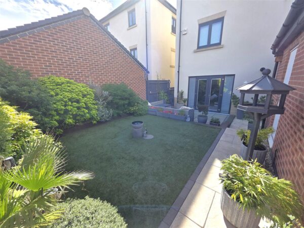 The Avenue, Corby