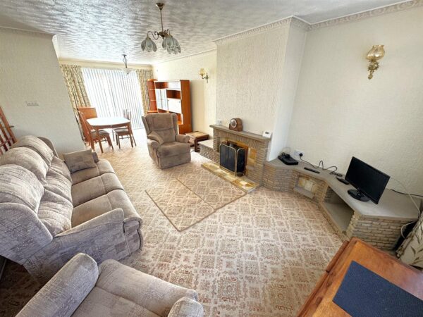 Collingwood Avenue, Corby