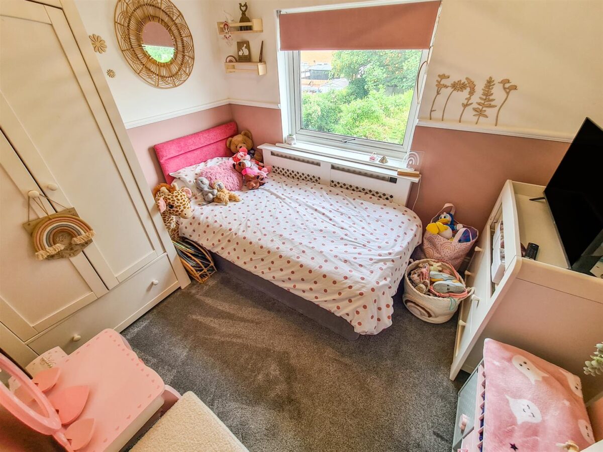 West Glebe Road, Corby