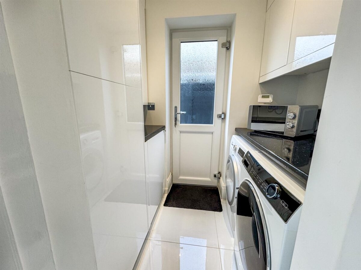Corby Road, Weldon, Corby