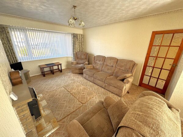 Collingwood Avenue, Corby