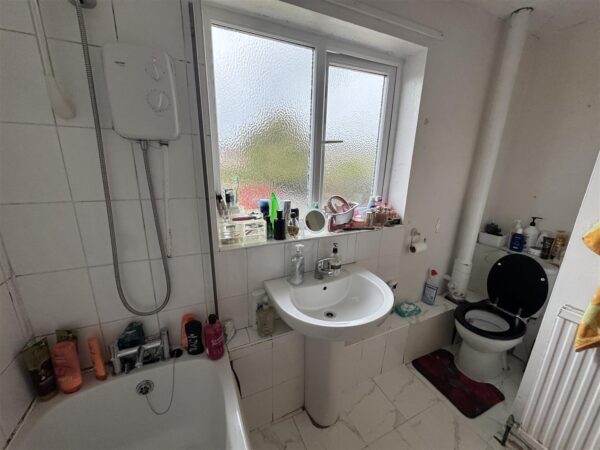 Clovelly Court, Corby