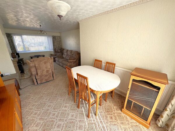 Collingwood Avenue, Corby