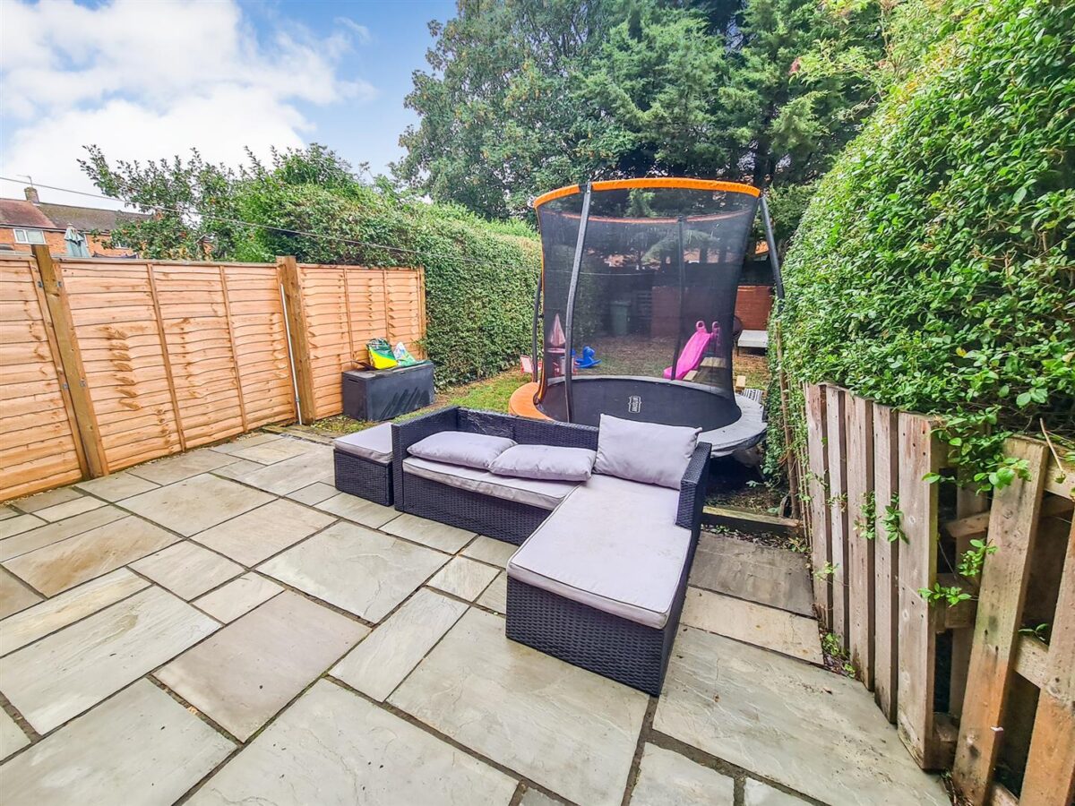 West Glebe Road, Corby