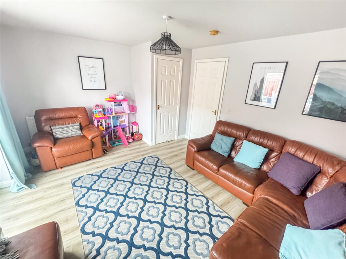 Farnborough Close, Corby