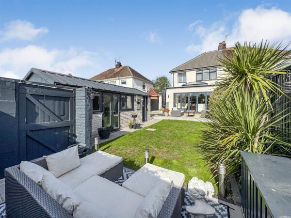 Corby Road, Weldon, Corby