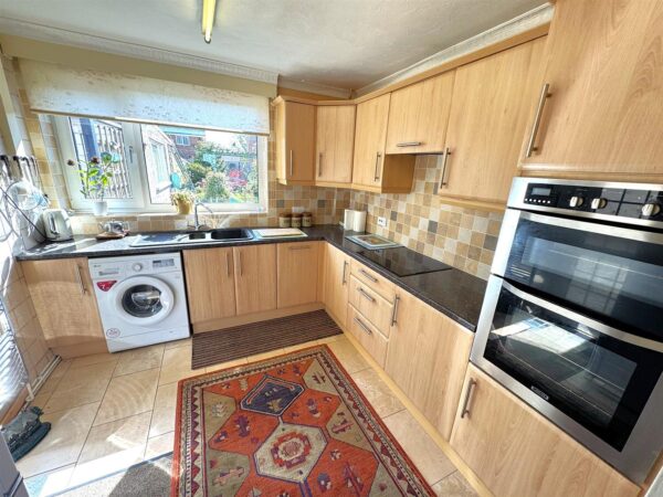 Collingwood Avenue, Corby