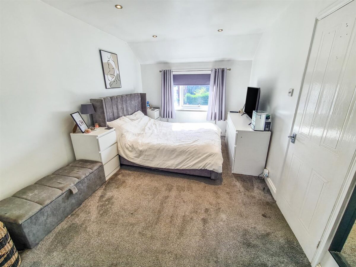 West Glebe Road, Corby