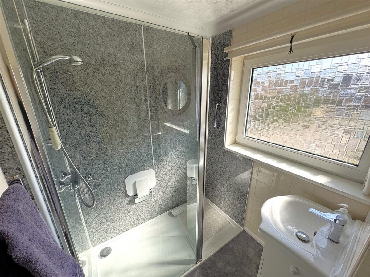 Collingwood Avenue, Corby