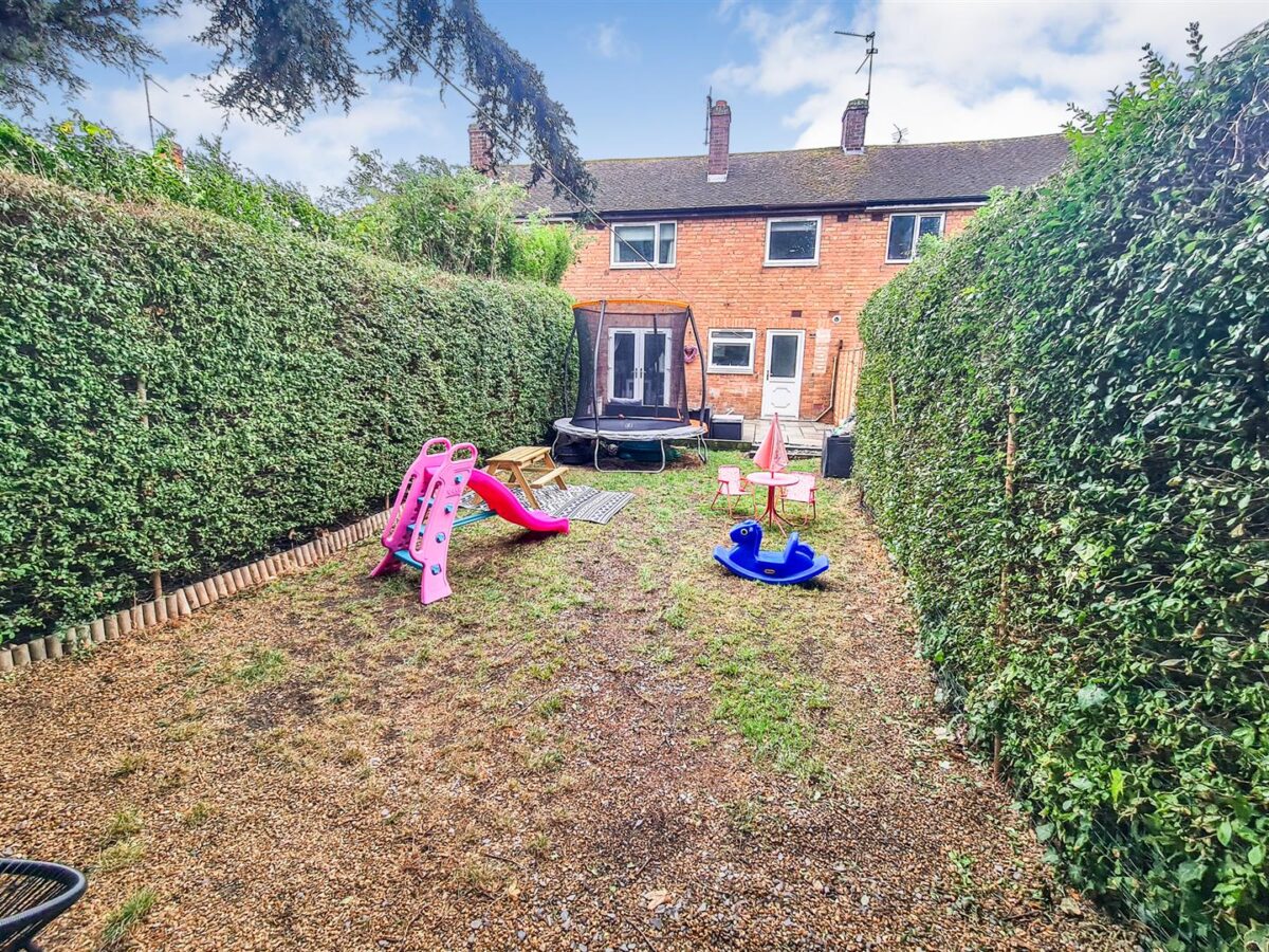 West Glebe Road, Corby