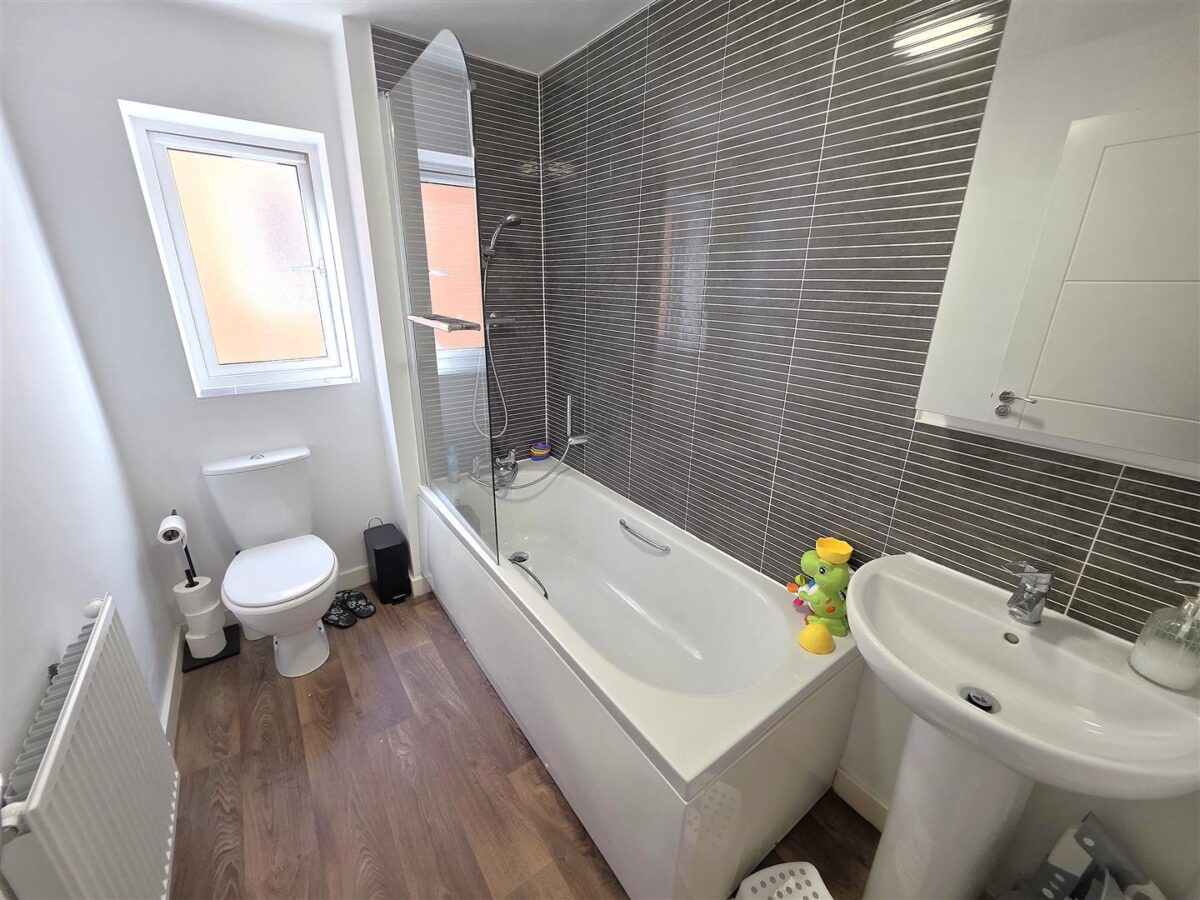 Oak Wood Drive, Corby