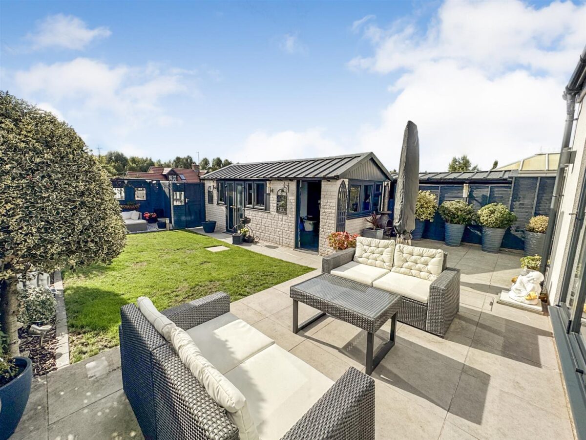 Corby Road, Weldon, Corby