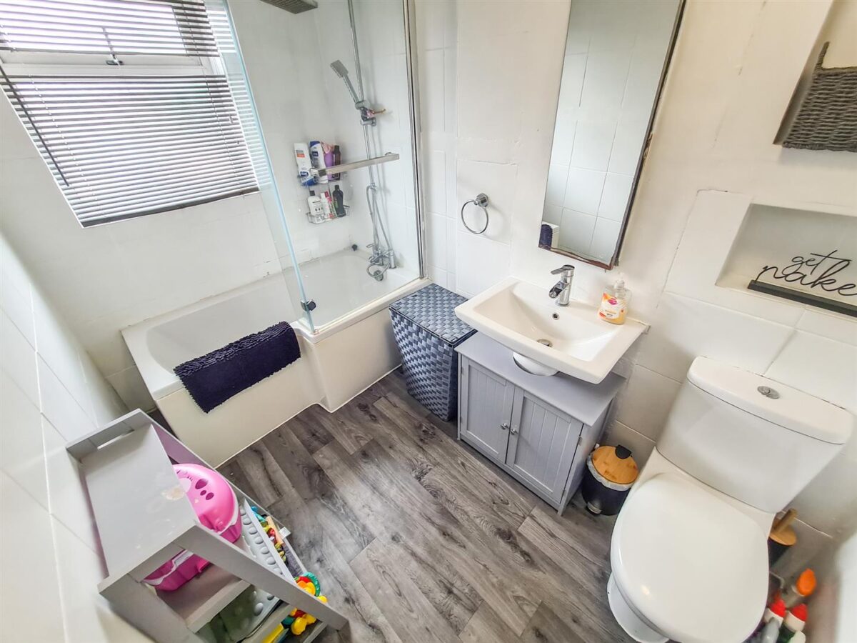 West Glebe Road, Corby