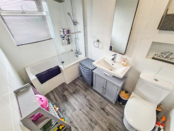 West Glebe Road, Corby