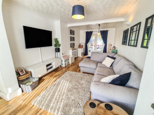 West Glebe Road, Corby