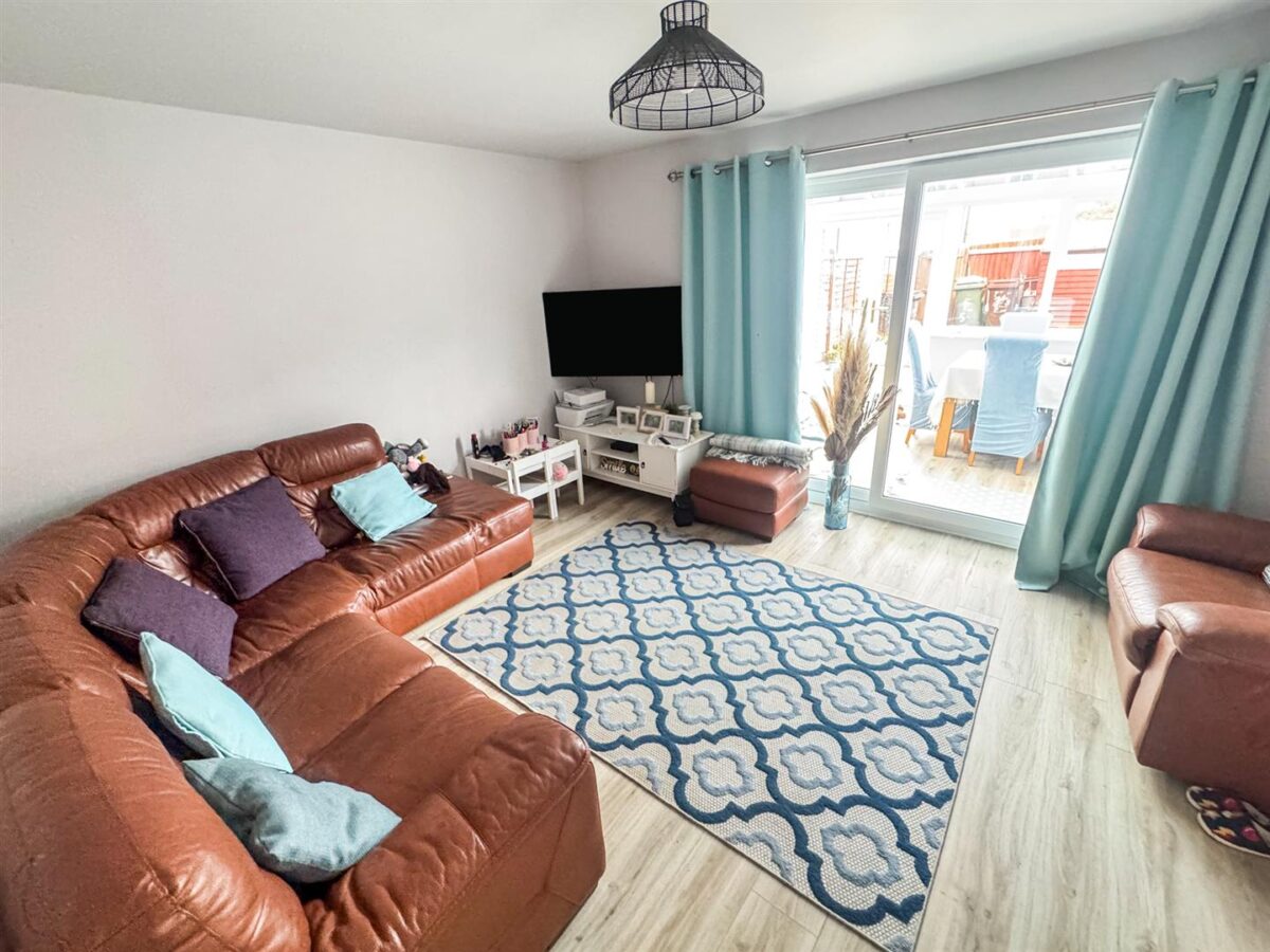 Farnborough Close, Corby