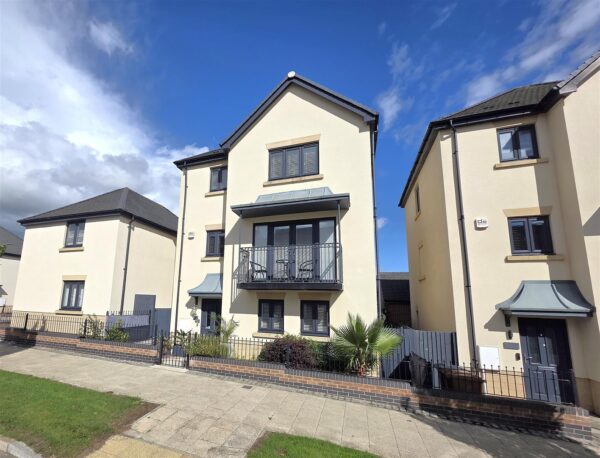 The Avenue, Corby