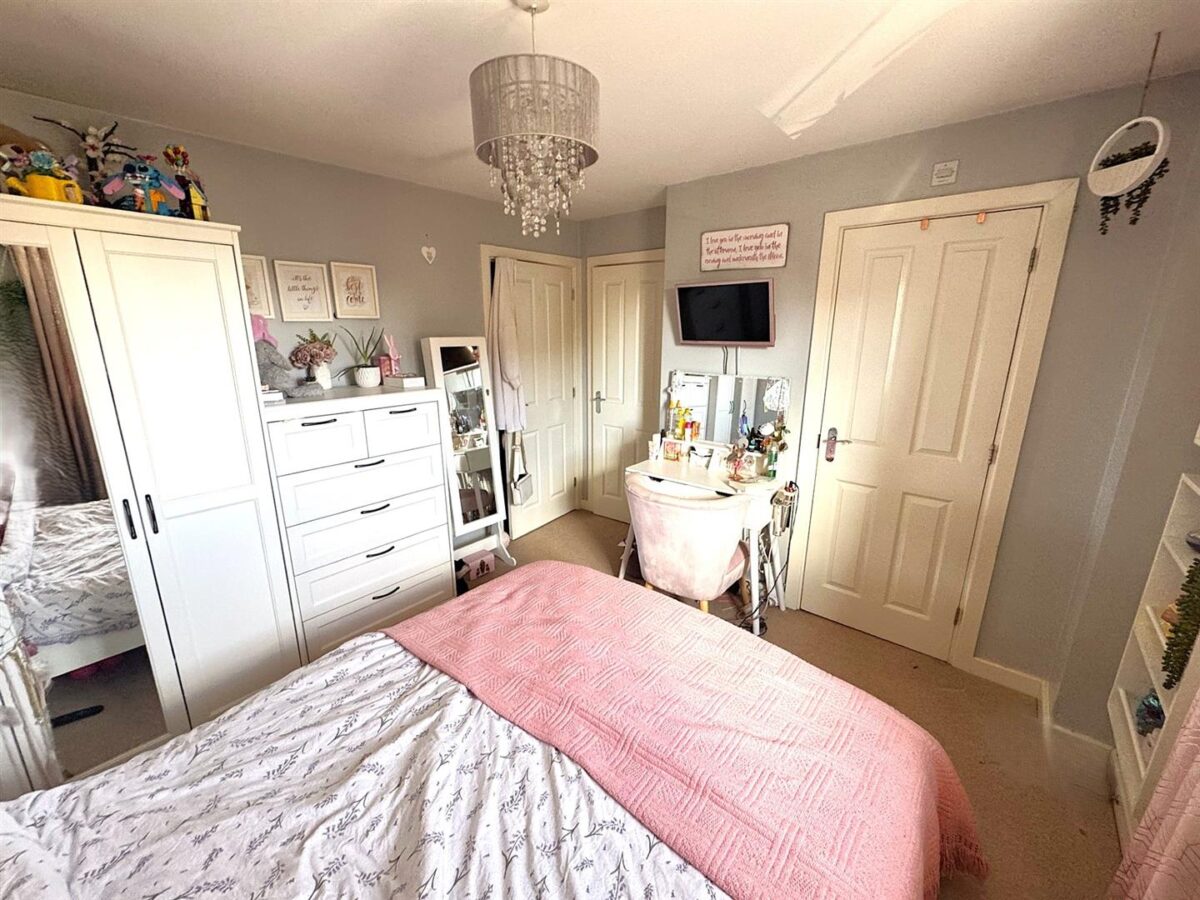 Flycatcher Road, Corby