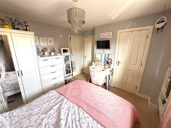 Flycatcher Road, Corby