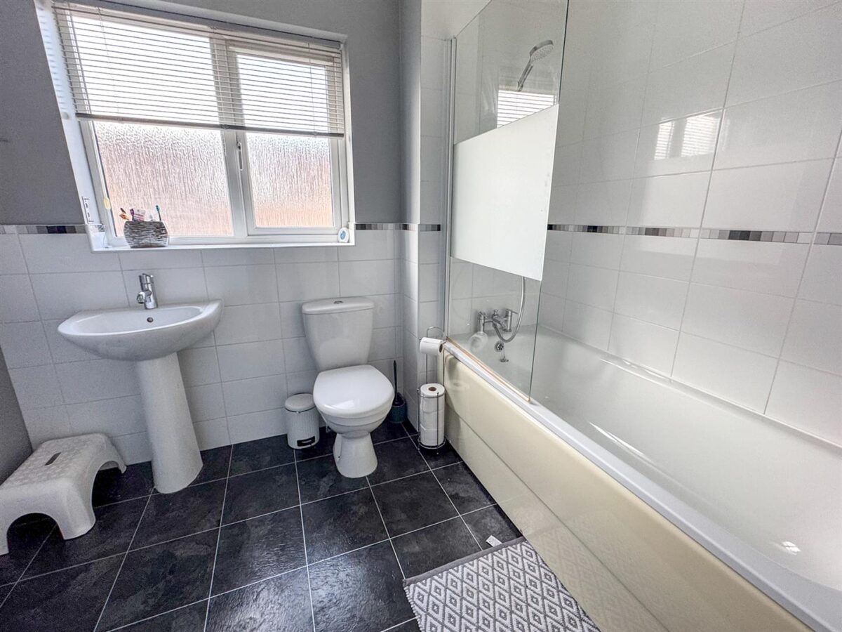 Flycatcher Road, Corby