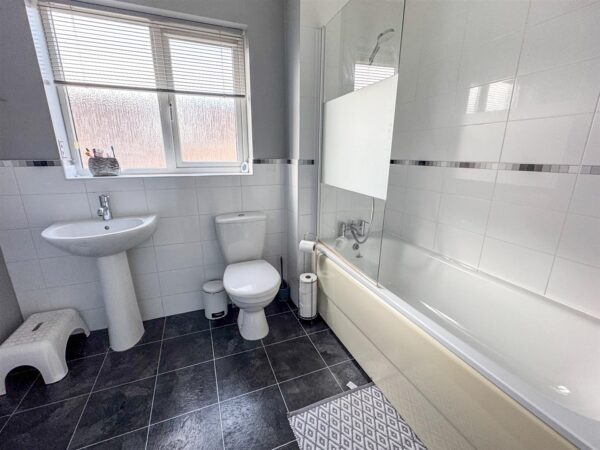 Flycatcher Road, Corby